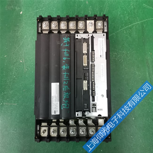 賽威SEW變頻器MDX61B0030-5A3-4-00無顯示故障維修